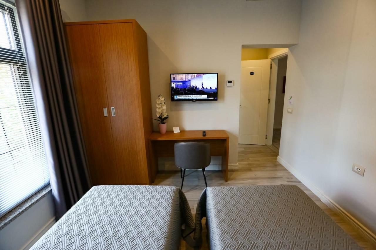 Home Hotel Tiranë Ngoại thất bức ảnh
