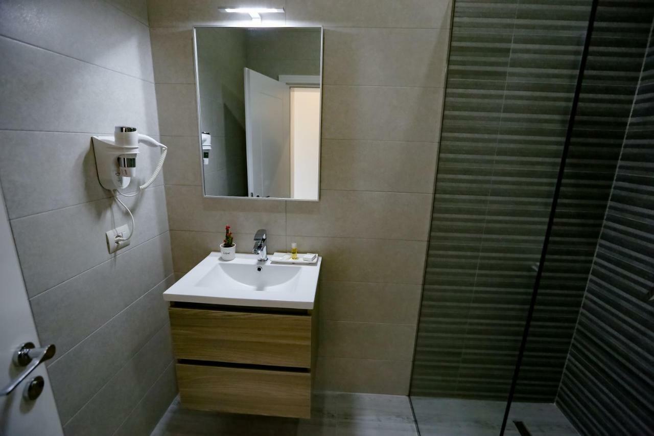 Home Hotel Tiranë Ngoại thất bức ảnh