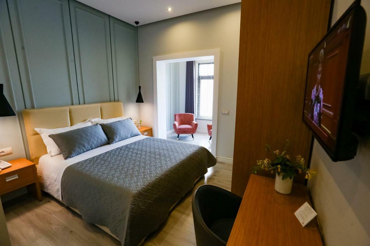 Home Hotel Tiranë Ngoại thất bức ảnh