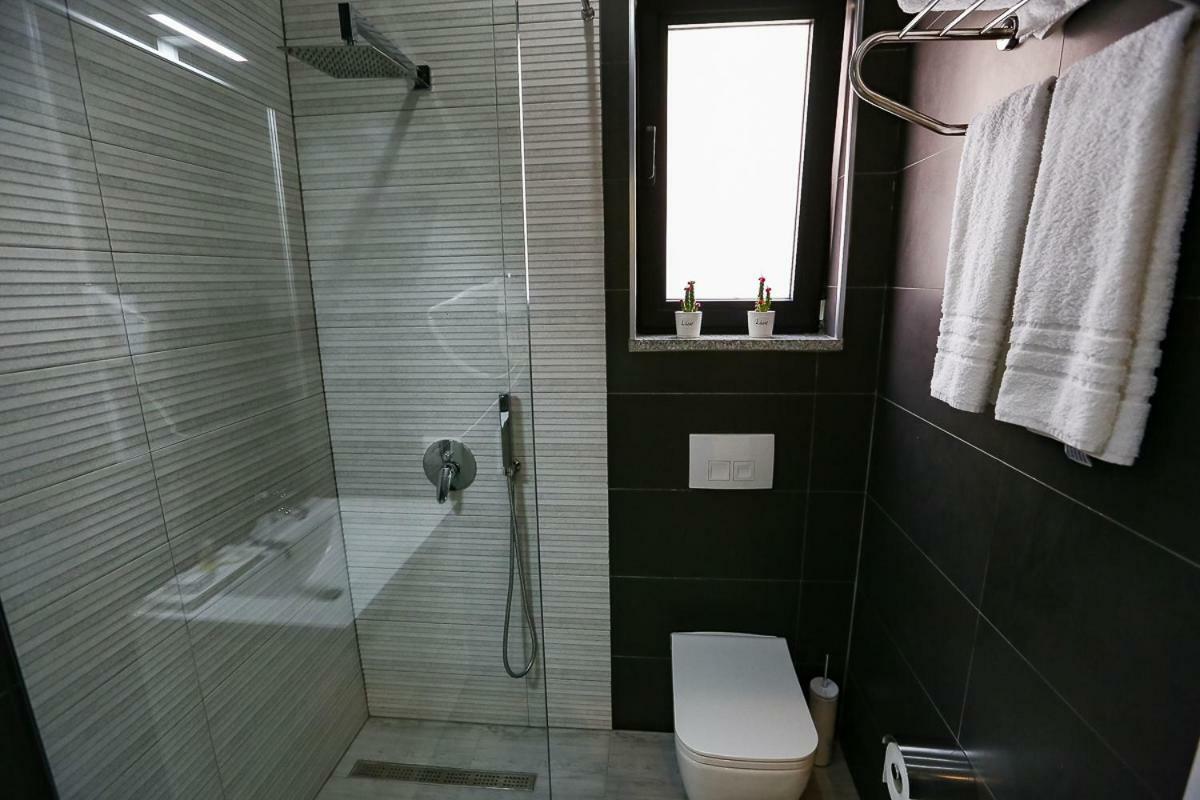 Home Hotel Tiranë Ngoại thất bức ảnh
